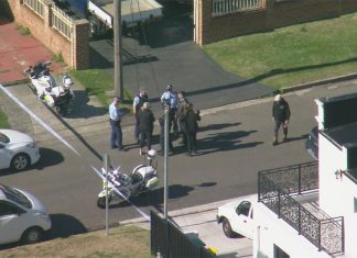 그린에이커 주택가, 조준 사격 사건 발생 Police at the scene of a shooting at Greenacre in Sydney. (9News)