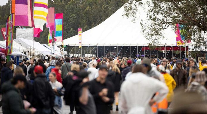 바이런베이 축제에서 성적 접촉 혐의로 2명 기소 Police charged two men with sexually touching without consent at Splendour in the Grass. (Getty)