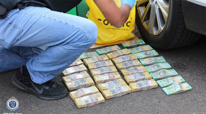 경찰, 시드니 마약 체포 600만 달러의 필로폰과 29만 5천 달러의 현금 압수 Police seized approximately $295,000 in cash in Homebush. (NSW Police)
