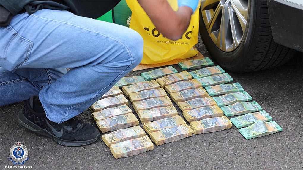 Police seized approximately $295,000 in cash in Homebush. (NSW Police)