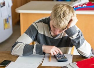 호주 기본 수학 능력 부족 고교 신입생 허다 Students need to spend less time on the calculator and more time memorising times tables.CREDIT GETTY