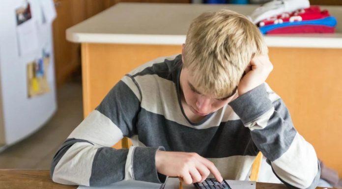 호주 기본 수학 능력 부족 고교 신입생 허다 Students need to spend less time on the calculator and more time memorising times tables.CREDIT GETTY