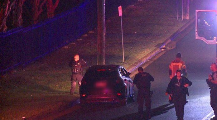 파라마타(Parramatta)에서 ‘불에 탄 차량과 시신 발견’ The body was in the driver's seat, police said. (9News)