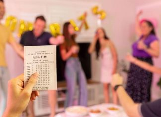 NSW 백만 달러 이상 로또에 당첨 여성 : ‘일은 계속하겠다’ A woman living in Sydney's south-west has won more than $1 million in TattsLotto. (The Lotto)