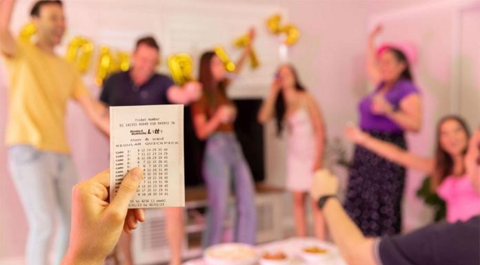NSW 백만 달러 이상 로또에 당첨 여성 : ‘일은 계속하겠다’ A woman living in Sydney's south-west has won more than $1 million in TattsLotto. (The Lotto)