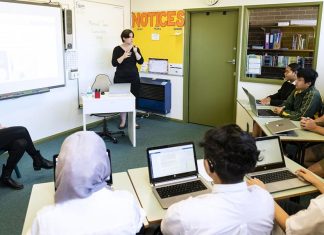 NSW 학교에 새로운 호주 언어 도입 Auslan joins the NSW curriculum alongside redesigned language syllabuses. (SMH)