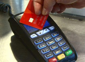 호주 생활비 위기 속 신용카드 사용량 사상 최대 Australians put a record number of purchases on credit cards in the month of June. (Nine)