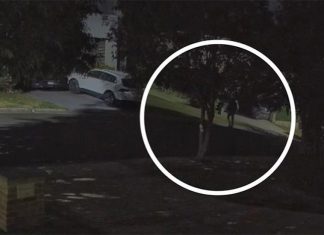 시드니 남성, 살해 목적으로 전 파트너의 집 침입 Fraser Thomson was allegedly spotted on CCTV footage carrying a bag near the home, which police say was full of weapons. (Nine)