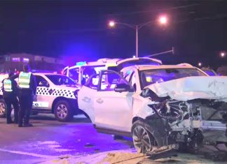 멜번, 고속 충돌 사고 발생 : 주거 침입 시도 관련 여부 조사 Police have been told the white MG hatch was seen speeding before the crash. (Nine)