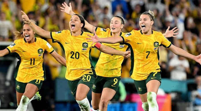 호주 마틸다스 팬들, 사기꾼 주의 Scammers are looking to take advantage of Australia's success at the World Cup. (Photo by Bradley Kanaris Getty Images)