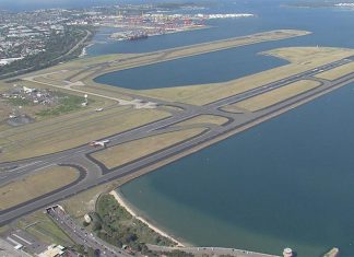 시드니 교외 주민들, 항공기 소음으로 인해 수면 장애 Sydney Airport is undergoing maitenance from this week. (9News)