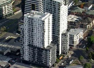 시드니 여성 사망 전, 던져 버린 핸드폰의 행방 Tatiana Dokhotaru was found dead inside her Liverpool apartment in May with police still yet to lay any charges over her death. (Nine)