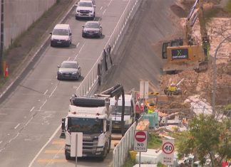 시드니 주민들, 야간 공사 소음에 불만 토로 The upgrade is for a 4km stretch of road. (9News)