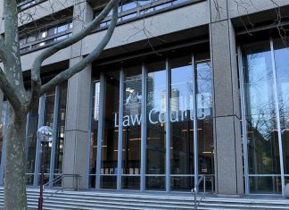 NSW 소년들, 데이트 앱으로 남성을 납치하고 폭행해 Two of the boys responsible for Peter Keeley’s kidnapping on Tuesday appeared in the Supreme Court. Picture NCA NewsWireBianca De Marchi.