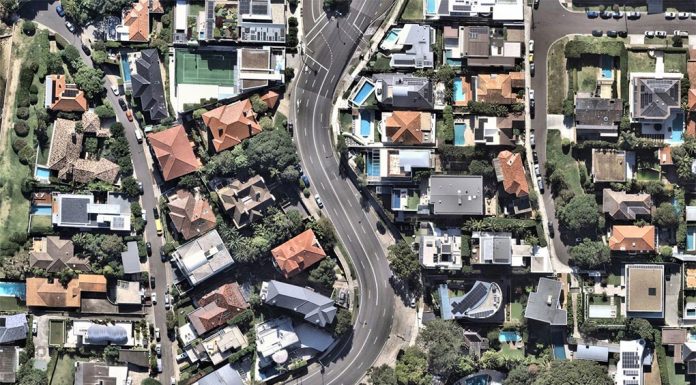 호주, 그 어느 때보다 어렵다 : 주택가격 30년 만에 최악 A new report has revealed an alarming state of housing affordability across the country, especially for first-home buyers. (Nearmap)