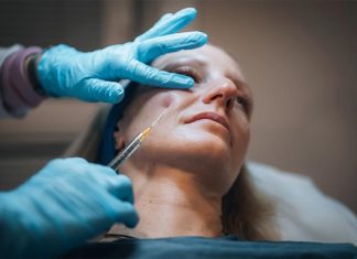 호주 연방 정부 미용 주사제 주입 부당의료행위 단속 Cosmetic injectors are in the spotlight as a review of the industry turns its attention to Botox and fillers.CREDITISTOCK