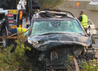 켈리빌 십대, 4대의 자동차를 훔친 혐의로 기소 Police were unable to find the occupants after the crash. (Nine)
