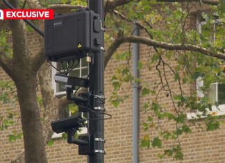 NSW 도로에 소음 카메라 도입, 난폭 운전자 표적 The cameras react to noice and take a photo of car's number plates. (Nine)