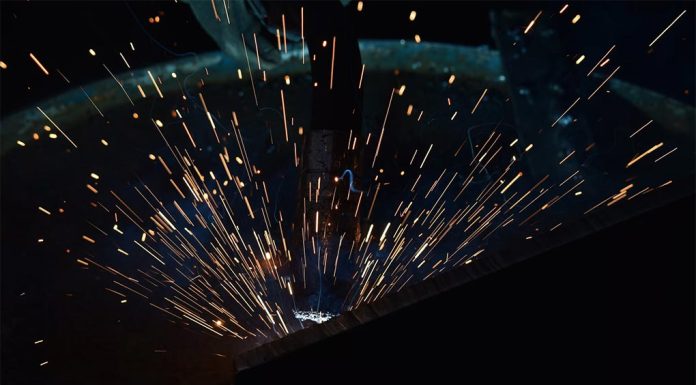 호주 48년 용접공 폐암 사망 mojtaba-mohammadi_Unsplash