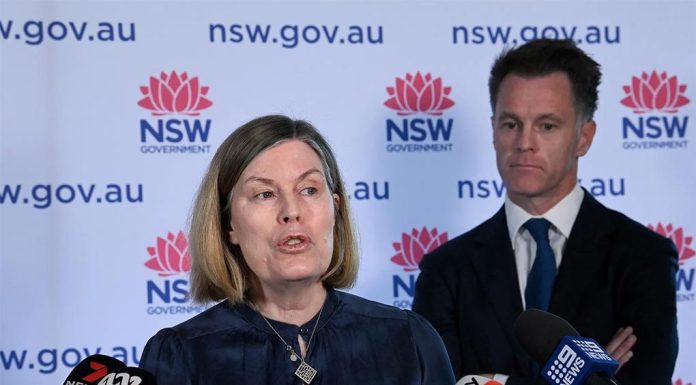 NSW 자원 조력사 11월 28일부터 시행 Dr Kerry Chant, the NSW chief health officer, says 250 clinicians were starting the process to be official voluntary assisted dying practitioners in NSW.CREDITKATE GERAGHTY