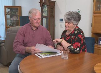 노인층 주택 다운사이징 – 호주 주택 위기를 해결할 수 있다? Ros and Ken Vaughn decided to downsize after living in their family home for 38 years. (Nine)