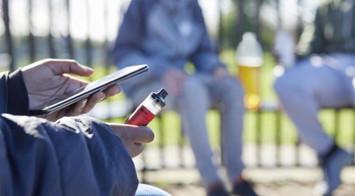 학생들 전자담배를 막기 위한 NSW 정부 조치 The NSW government has committed $6.8m to help young children quit vaping, and crack down on the sale of illegal vapes. Picture iStock