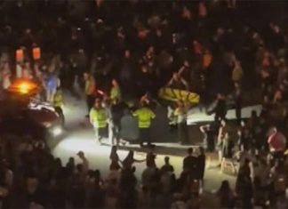 시드니 음악 축제, 약물 과다복용으로 2명 사망 Two people died of suspected drug overdoses in Sydney on the weekend. (9News)
