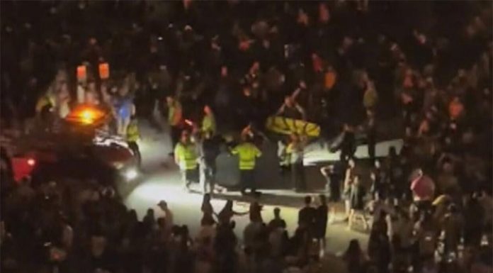 시드니 음악 축제, 약물 과다복용으로 2명 사망 Two people died of suspected drug overdoses in Sydney on the weekend. (9News)