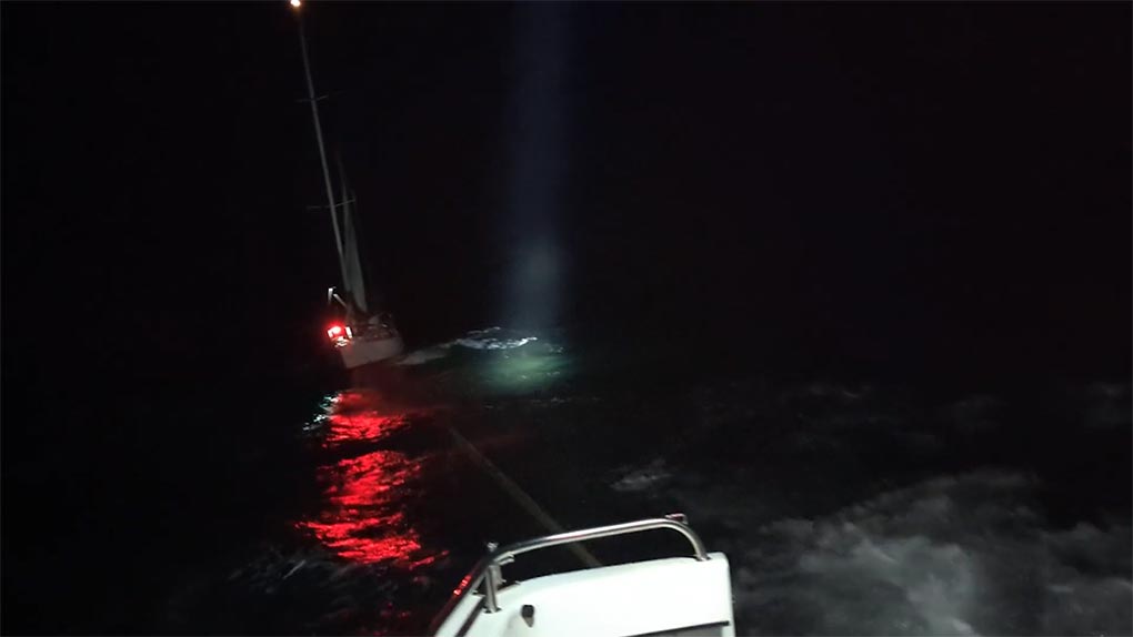 T﻿wo men have been rescued from a yacht after it broke down in extreme weather conditions. (Marine Rescue Port Macquarie)