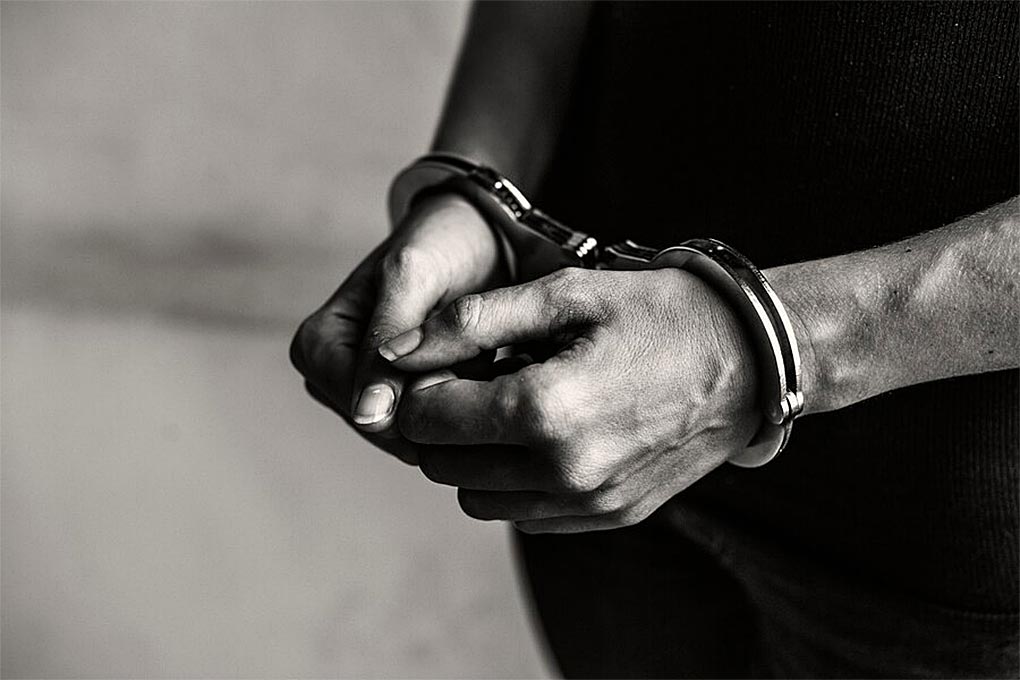 rawpixel.com-freepik-criminal-hand-cuffs