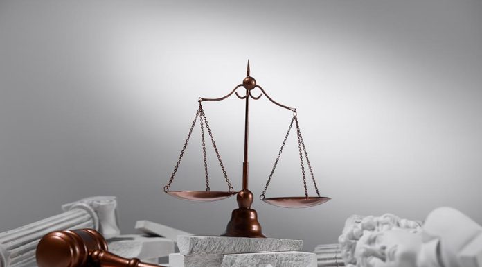 NSW 교사, 폭행 유죄 판결을 뒤집다 still-life-with-scales-justice-image by freepik