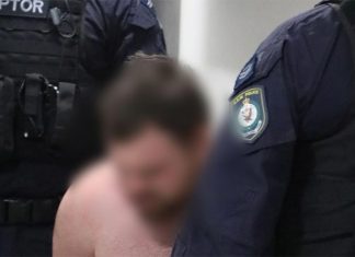NSW 남성, 살인과 주거침입에 대한 수사 끝에 기소 A man has been charged with murder after a father was allegedly shot dead in what police believe was a home invasion gone wrong in the New South Wales Hunter region last year. (NSW Police)