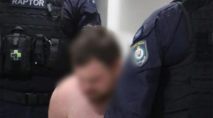 NSW 남성, 살인과 주거침입에 대한 수사 끝에 기소 A man has been charged with murder after a father was allegedly shot dead in what police believe was a home invasion gone wrong in the New South Wales Hunter region last year. (NSW Police)