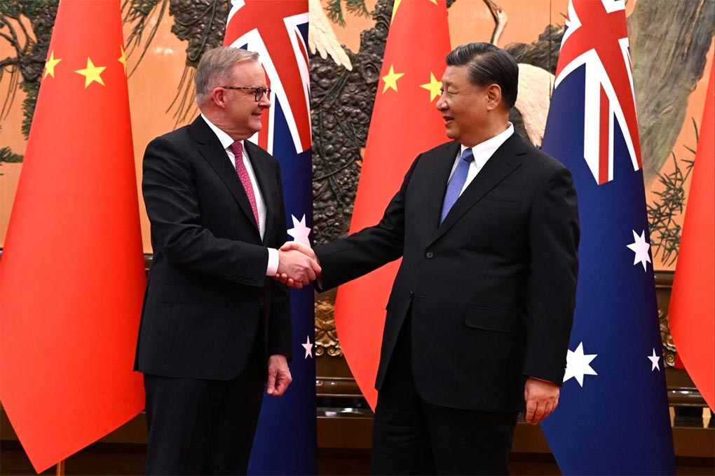 Australian Prime Minister Anthony Albanese (left) meets Chinese President Xi Jinping at the Great Hall of the People in Beijing on Monday. Photo AAP/dpa