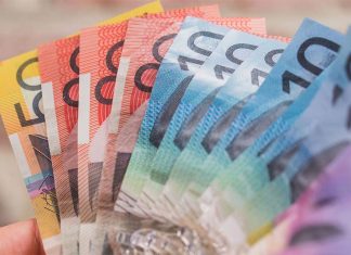호주 전자 결제 증가로 현금 결제 감소 중 Australians are moving more towards card only payments. (Getty ImagesiStockphoto)