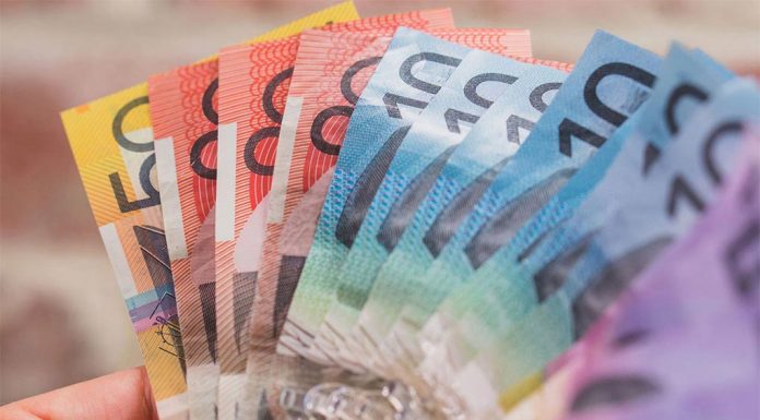 호주 전자 결제 증가로 현금 결제 감소 중 Australians are moving more towards card only payments. (Getty ImagesiStockphoto)