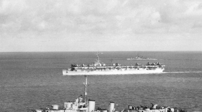 해군 참전 용사들, 석면으로 인한 폐암 위험이 높다는 연구 결과 HMAS Bataan in company with USS Bataan off the Korean coast in 1951. (Royal Australian Navy)