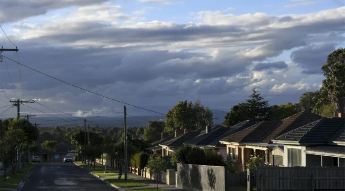 호주 대도시 월세 ‘천정부지’ House prices and building approvals are soaring in regional Victoria. CREDITPENNY STEPHENS