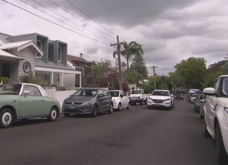 시드니 왓슨스 베이 거주자 전용 구역 주차, 불법으로 판결 One of Sydney's most exclusive suburbs is facing a parking overhaul. (Nine)