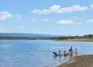 NSW정부, 시드니 서부에 새로운 해변 개장 The NSW government has struck a deal with Western Sydney Lakes to unlock a section of the beach usually off-limits to the public in Penrith. (Nine)