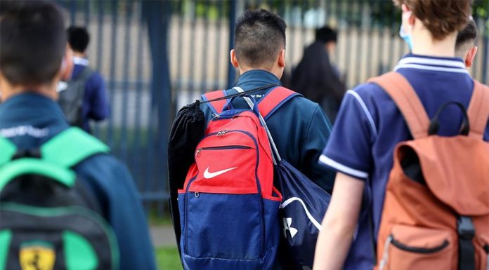 호주, Andrew Tate 문제에 350만 달러 투입 The project aims to tackle the impact of social media messaging targeting young men and boys. Picture Kelly Barnes