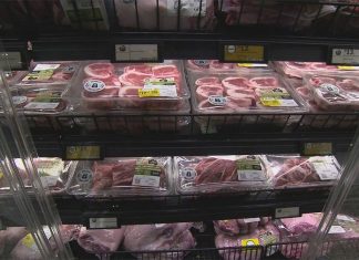 울워스, 쇼핑객 위한 ‘이른 크리스마스 선물’ 양고기 가격 인하 Woolworths has announced it is temporarily reducing the cost of lamb in the leadup to Christmas. (Nine)