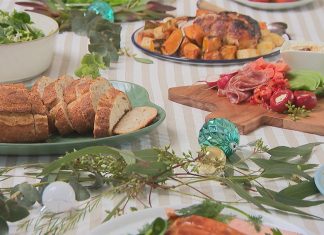 울워스, 100달러에 저렴한 크리스마스 메뉴 제공 Woolworths will offer customers a budget Christmas menu capable of feeding eight people for an affordable price, the supermarket has told 9News. (Nine)