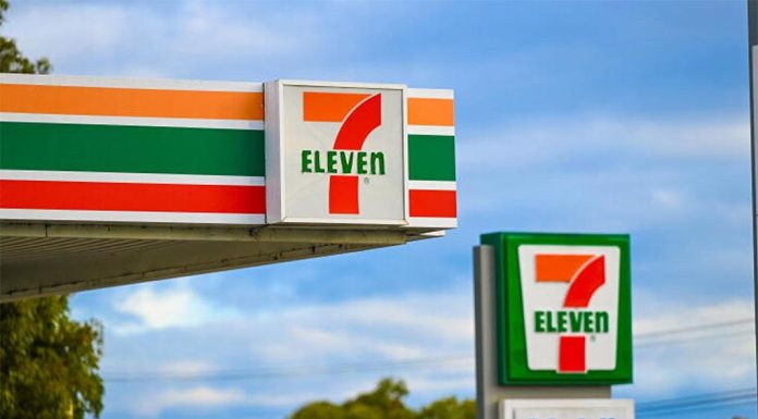 7-Eleven 매장에서 현금 인출기를 단계적으로 폐지할 계획 7-Eleven will begin to slash the number of ATMs it has available in-store in a further bid to embrace a cashless economy. (Nine)