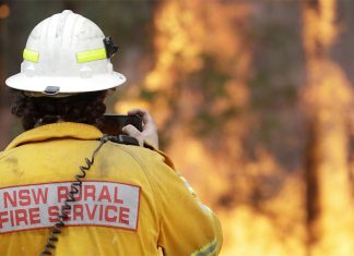 NSW 경계서 소방관 차량 화재에 대응하다 사망 A firefighter has died after suffering a medical episode while responding to a car fire on the NSW-Victoria border. (APFile)