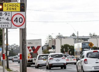 NSW 크리스마스 이전에도 학교 구역 속도 제한 NSW school zones could still be in effect even if students are not in the classrooms. (Nikki Short)