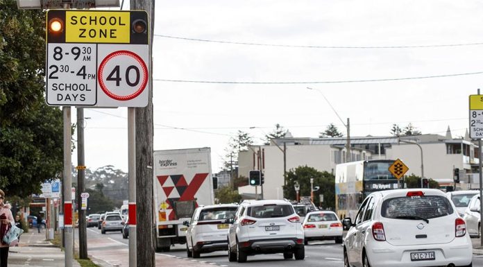 NSW 크리스마스 이전에도 학교 구역 속도 제한 NSW school zones could still be in effect even if students are not in the classrooms. (Nikki Short)