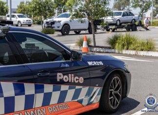 NSW 경찰, 14세 소년을 살인 미수 혐의로 기소 Police alleged a 14-year-old was behind the wheel when a car crashed in Mascot.CREDITNSW POLICE