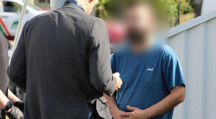 텔스트라 근로자, 고용주의 300만 달러 가로 챈 혐의 기소 Police located and seized electronics, cryptocurrency and a vehicle during their search. (NSW Police)