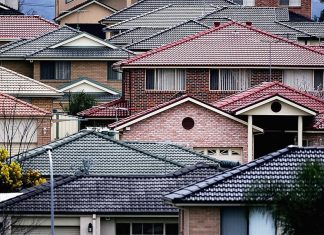 호주 주거비 부담, 주택 모기지 보유자들에 구제 희망 Interest rates could be cut as soon as August, some experts are now forecasting. (Getty)